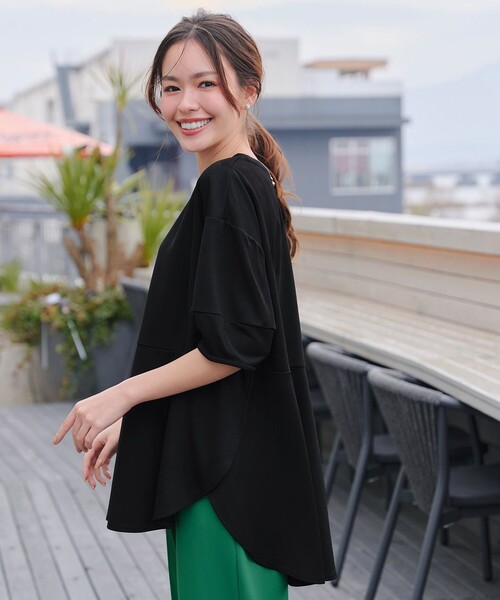 Tiaclasse(ティアクラッセ)の「【サラごこち】ラウンドヘムチュニック(Tシャツ/カットソー・レディース・ネイビー/ブラック/ブラウン系・M/L)」の1枚目の写真