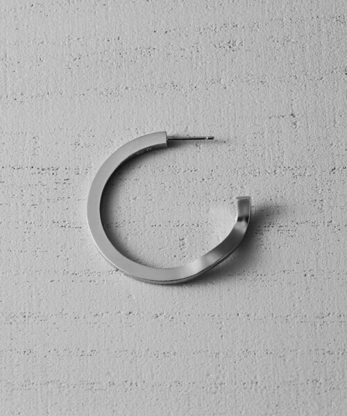 and cloud（アンドクラウド）の「Hoop Tail Pierce / Single（ピアス（片耳用）・レディース・イエローゴールド/シルバー・FREE）」の3枚目の写真