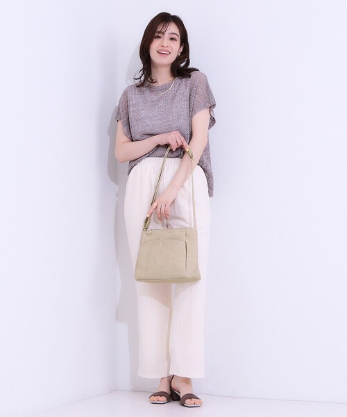 SHOO・LA・RUE（シューラルー）の「あおりポケットショルダーバッグ（ショルダーバッグ・レディース・グレー/オフホワイト/サックスブルー/イエロー/ブルー系その他/ライトベージュ・00）」の8枚目の写真