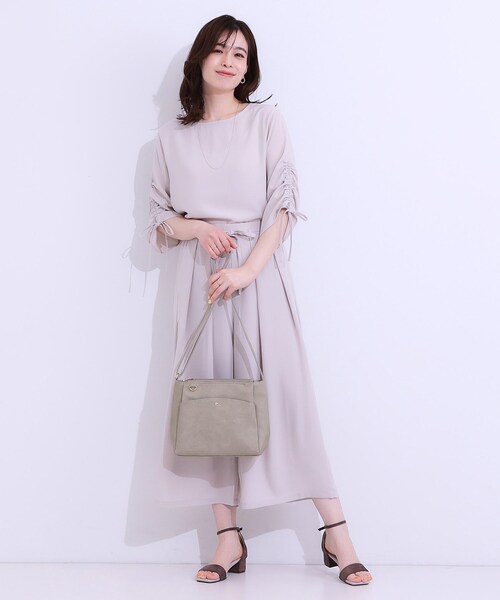 SHOO・LA・RUE（シューラルー）の「あおりポケットショルダーバッグ（ショルダーバッグ・レディース・グレー/オフホワイト/サックスブルー/イエロー/ブルー系その他/ライトベージュ・00）」の12枚目の写真