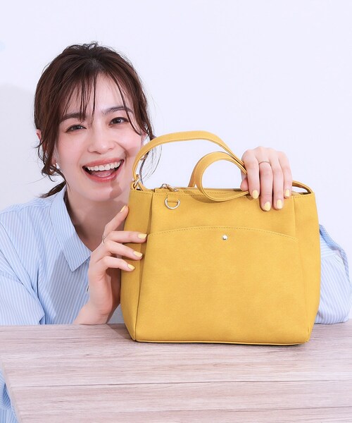 SHOO・LA・RUE（シューラルー）の「あおりポケットショルダーバッグ（ショルダーバッグ・レディース・グレー/オフホワイト/サックスブルー/イエロー/ブルー系その他/ライトベージュ・00）」の13枚目の写真