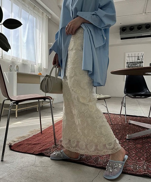 WILLFULLY（ウィルフリー）の「organdy embroidery scallop hem pencil SK（スカート・レディース・ホワイト系その他/ブラック・S/M）」の3枚目の写真