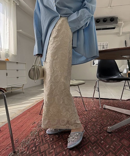 WILLFULLY（ウィルフリー）の「organdy embroidery scallop hem pencil SK（スカート・レディース・ホワイト系その他/ブラック・S/M）」の5枚目の写真