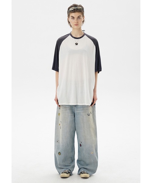 ルーズフィット ステッカープリント サイドベルト付き デニムパンツ