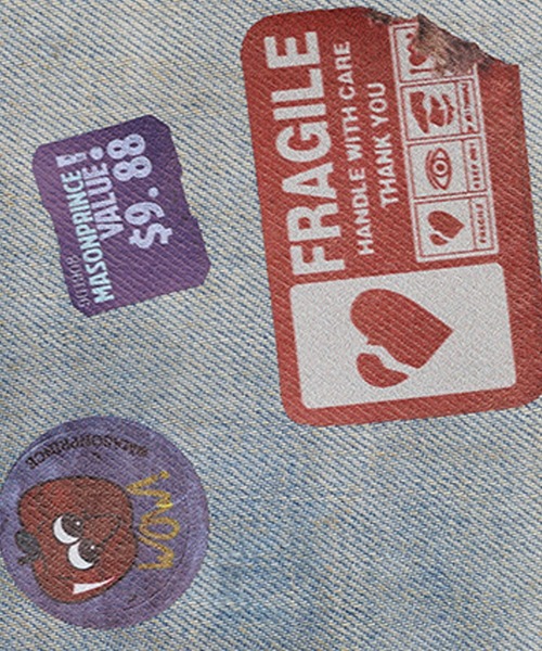 ルーズフィット ステッカープリント サイドベルト付き デニムパンツ