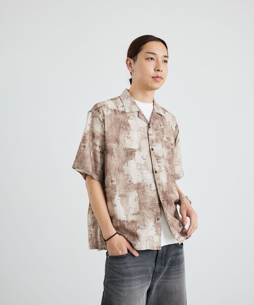 City Ambient Products(シティアンビエントプロダクツ)の「City Ambient Products: オープンカラー ウォール プリント シャツ(シャツ/ブラウス・メンズ・ブラック/ライトカーキ/グレー系・SMALL/MEDIUM/LARGE)」の1枚目の写真