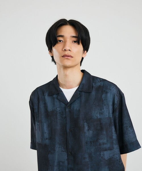 City Ambient Products(シティアンビエントプロダクツ)の「City Ambient Products: オープンカラー ウォール プリント シャツ(シャツ/ブラウス・メンズ・ブラック/ライトカーキ/グレー系・SMALL/MEDIUM/LARGE)」の2枚目の写真