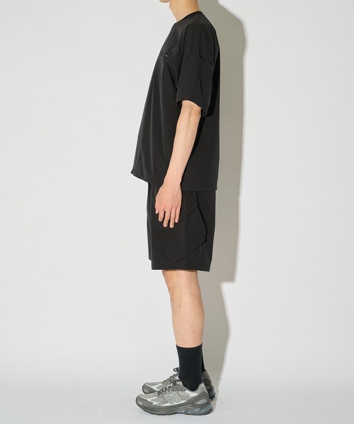 WHITE MOUNTAINEERING（ホワイトマウンテニアリング）の「【White Mountaineering/ホワイトマウンテニアリング】別注 BLK YORK SLEEVE T-SHIRT / ウォッシャブル / 透湿素材（Tシャツ/カットソー・メンズ・ブラック・000/1/2）」の6枚目の写真