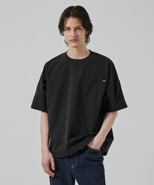 WHITE MOUNTAINEERING（ホワイトマウンテニアリング）の「【White Mountaineering/ホワイトマウンテニアリング】別注 BLK YORK SLEEVE T-SHIRT / ウォッシャブル / 透湿素材（Tシャツ/カットソー・メンズ・ブラック・000/1/2）」の3枚目の写真