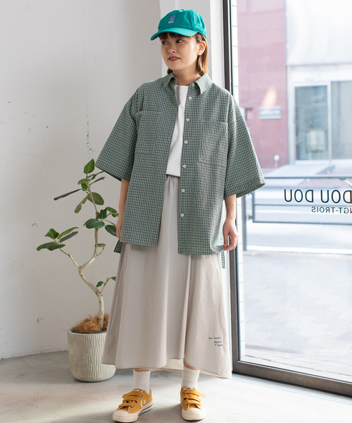 POU DOU DOU(プードゥドゥ)の「バック刺繍オーバーサイズシャツ(シャツ/ブラウス・レディース・オフホワイト/ブルー/イエロー・M)」の5枚目の写真