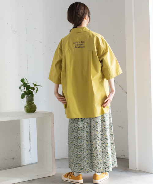 POU DOU DOU(プードゥドゥ)の「バック刺繍オーバーサイズシャツ(シャツ/ブラウス・レディース・オフホワイト/ブルー/イエロー・M)」の18枚目の写真