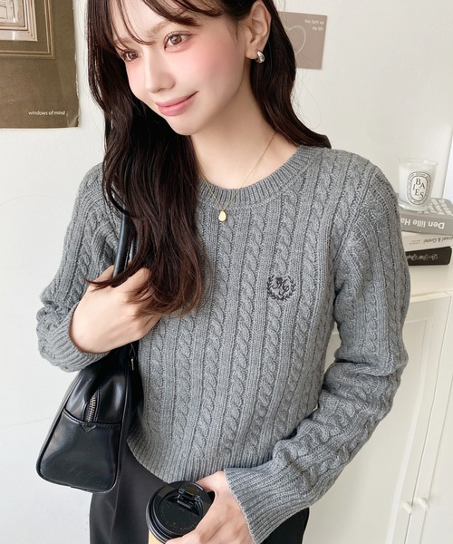 moment+(モーメントプラス)の「刺繍入りケーブルショート丈ニットプルオーバー〈手洗い可能〉(ニット/セーター・レディース・ブラック/アイボリー/ネイビー/グレー/ボルドー・M/L)」の4枚目の写真