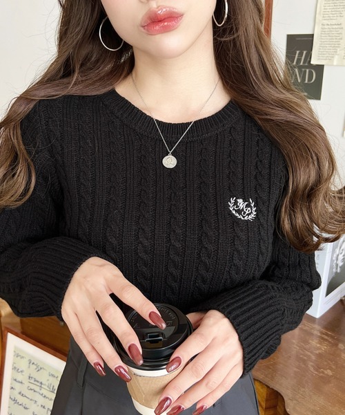 moment+(モーメントプラス)の「刺繍入りケーブルショート丈ニットプルオーバー〈手洗い可能〉(ニット/セーター・レディース・ブラック/アイボリー/ネイビー/グレー/ボルドー・M/L)」の3枚目の写真