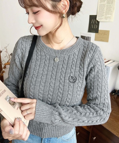 moment+(モーメントプラス)の「刺繍入りケーブルショート丈ニットプルオーバー〈手洗い可能〉(ニット/セーター・レディース・ブラック/アイボリー/ネイビー/グレー/ボルドー・M/L)」の17枚目の写真