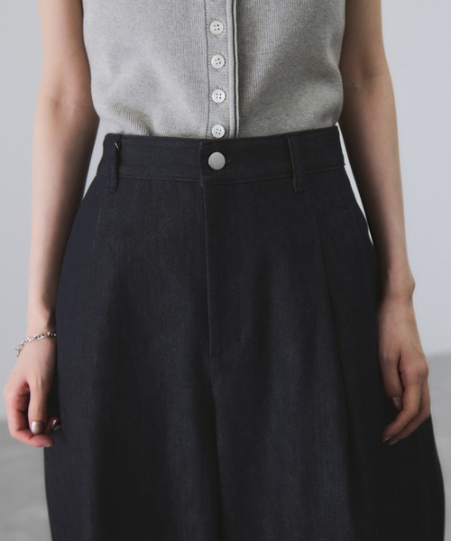 ADAM ET ROPE'(アダムエロペ)の「ツイストシームワイドデニム(デニムパンツ・レディース・ネイビー・38/36/34)」の9枚目の写真