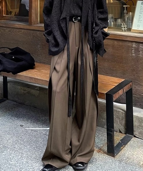 NOWLE（ノウル）の「【NOWLE】センターライン ダブルプリーツ ドレープ フレア スラックス（スラックス・メンズ・アッシュブラウン/ブラック・LARGE/MEDIUM/SMALL）」の4枚目の写真