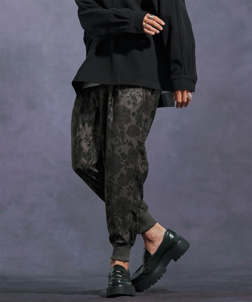 Jih Nunc（ジーヌンク）の「mp13900-フラワー総柄タックリブパンツ（その他パンツ・メンズ・ベージュ/ブラック・L/M/S）」の2枚目の写真