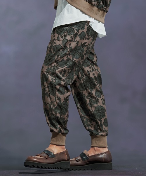 Jih Nunc（ジーヌンク）の「mp13900-フラワー総柄タックリブパンツ（その他パンツ・メンズ・ベージュ/ブラック・L/M/S）」の5枚目の写真