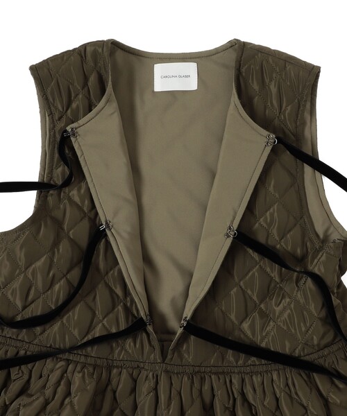 CAROLINA GLASER（カロリナ グレイサー）の「リボン付きキルティング ノースリーブワンピース（ワンピース・レディース・グリーン系その他5/ブラック・ONE SIZE）」の15枚目の写真