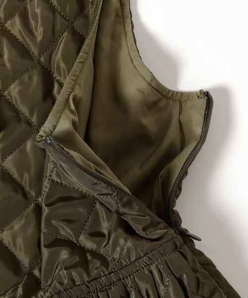 CAROLINA GLASER（カロリナ グレイサー）の「リボン付きキルティング ノースリーブワンピース（ワンピース・レディース・グリーン系その他5/ブラック・ONE SIZE）」の4枚目の写真