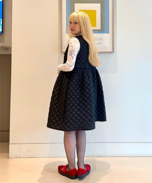 CAROLINA GLASER（カロリナ グレイサー）の「リボン付きキルティング ノースリーブワンピース（ワンピース・レディース・グリーン系その他5/ブラック・ONE SIZE）」の17枚目の写真