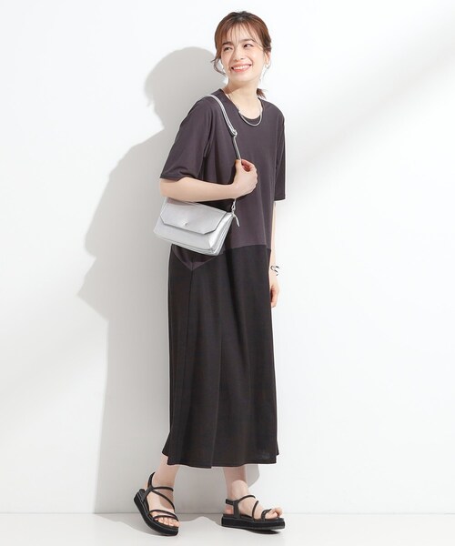 SHOO・LA・RUE（シューラルー）の「【軽量】ふわっと軽いフラップショルダーバッグ（ショルダーバッグ・レディース・シルバー系その他/ベージュ系4/ブラック/ブラック系4・00）」の6枚目の写真