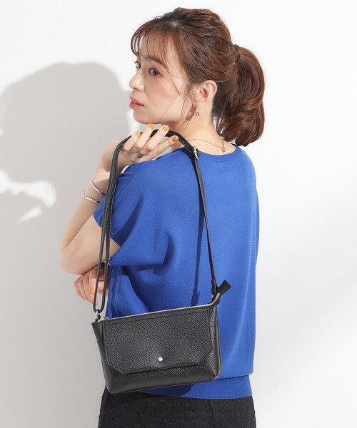 SHOO・LA・RUE（シューラルー）の「【軽量】ふわっと軽いフラップショルダーバッグ（ショルダーバッグ・レディース・シルバー系その他/ベージュ系4/ブラック/ブラック系4・00）」の7枚目の写真