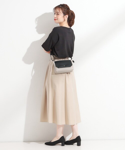 SHOO・LA・RUE（シューラルー）の「【軽量】ふわっと軽いフラップショルダーバッグ（ショルダーバッグ・レディース・シルバー系その他/ベージュ系4/ブラック/ブラック系4・00）」の10枚目の写真