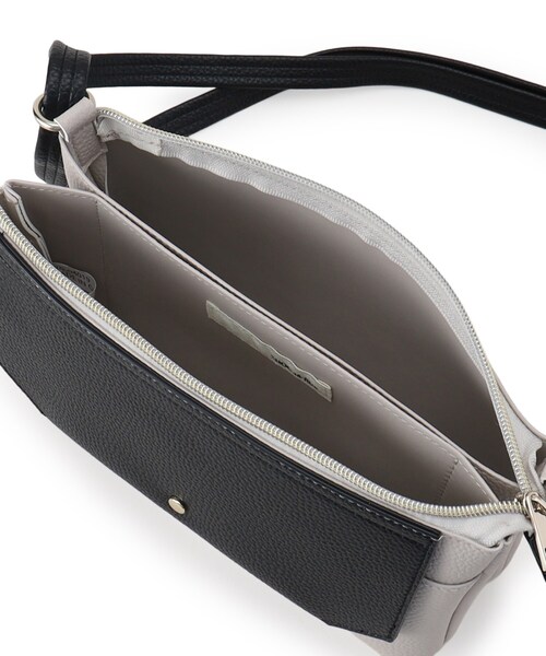 SHOO・LA・RUE（シューラルー）の「【軽量】ふわっと軽いフラップショルダーバッグ（ショルダーバッグ・レディース・シルバー系その他/ベージュ系4/ブラック/ブラック系4・00）」の21枚目の写真