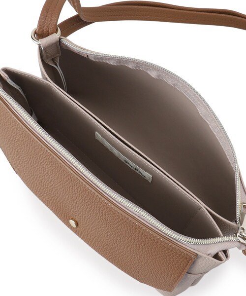 SHOO・LA・RUE（シューラルー）の「【軽量】ふわっと軽いフラップショルダーバッグ（ショルダーバッグ・レディース・シルバー系その他/ベージュ系4/ブラック/ブラック系4・00）」の22枚目の写真