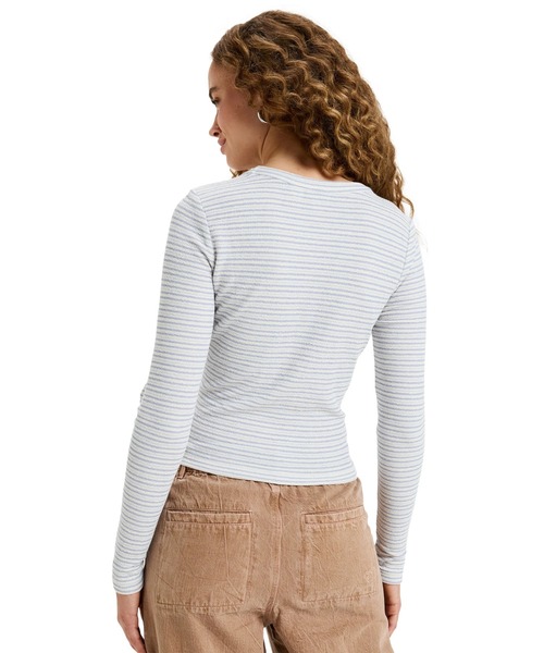 ROXY(ロキシー)の「SPELLBOUND STRIPES /ロキシークロップド丈パイルボーダー柄長袖トップス(Tシャツ/カットソー・レディース・ホワイト/レッド・SMALL/MEDIUM)」の6枚目の写真
