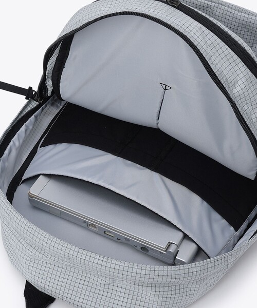 Columbia(コロンビア)の「グレートスモーキーガーデンEX27Lバックパック(バックパック/リュック・レディース・グレー/ブラック・ONE SIZE)」の13枚目の写真