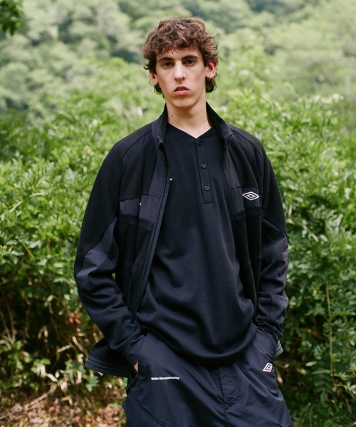 WHITE MOUNTAINEERING（ホワイトマウンテニアリング）の「White Mountaineering WM × UMBRO EASY CARGO PANTS (WM2573418)（カーゴパンツ・メンズ・ブラック・1/2）」の3枚目の写真