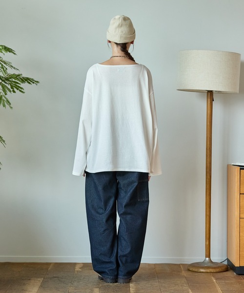 THE CRAFT CREW PRODUCTS(ザクラフトクループロダクツ)の「ボートネックバスクロングスリーブTシャツ【THE CRAFT CREW PRODUCTS】(Tシャツ/カットソー・レディース・ナチュラル/ベージュ系/レッド/オフホワイト/ネイビー/ホワイト系/ブラック・L/M)」の16枚目の写真