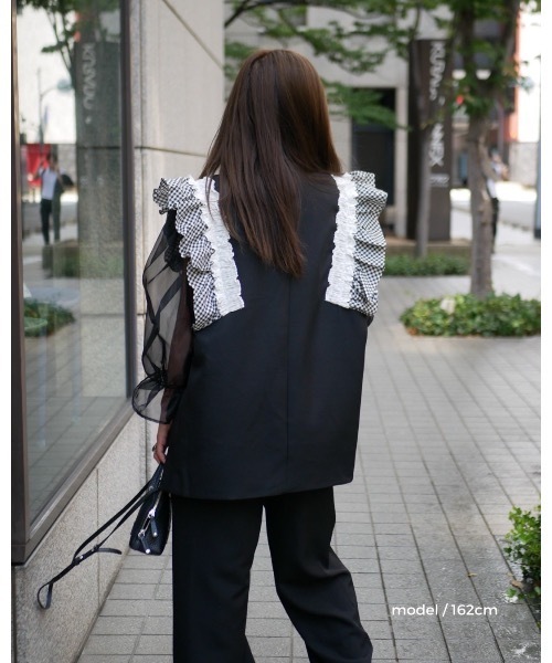 BeBeoD(べベッド)の「スカラップフリルデザインシアーバルーンブラウス(シャツ/ブラウス・レディース・ブラック/オフホワイト/カーキ・フリー)」の4枚目の写真