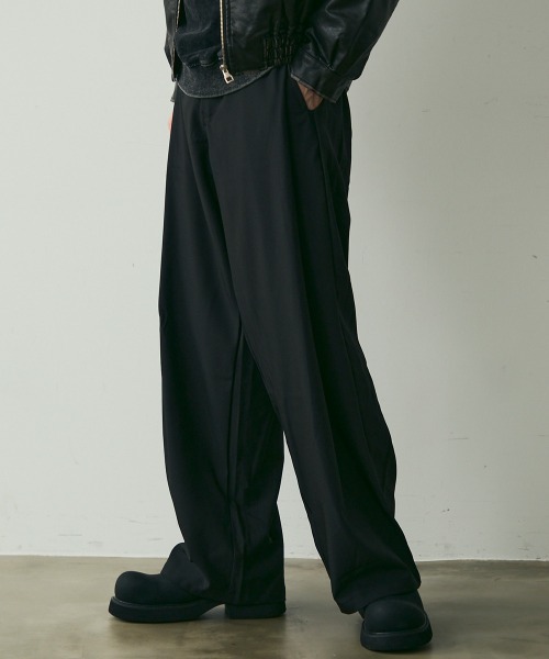 Shoowtime（ショウタイム）の「Tucked Wide Slacks / タックワイドスラックスパンツ（スラックス・メンズ・ブラック・MEDIUM/LARGE/X-LARGE）」の3枚目の写真