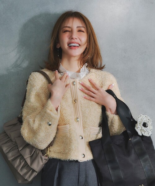 TOCCA(トッカ)の「LOP EARED POODLE ニットアウター(カーディガン/ボレロ・レディース・アイボリー系/ブラック系・F)」の2枚目の写真