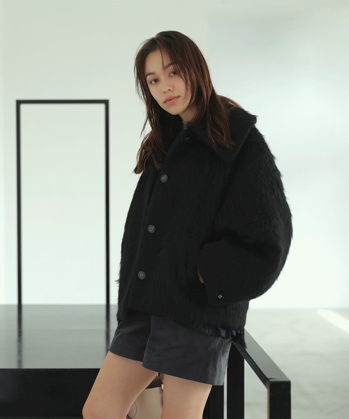 VIS（ビス）の「【アウター総選挙1位】ビッグカラーモモンガシャギーショートコート（ブルゾン・レディース・オフホワイト/グレー/ブラック・M/S）」の11枚目の写真