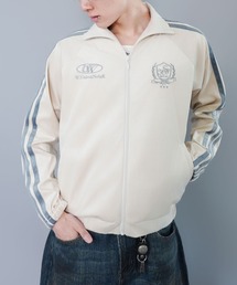 SPINNS（スピンズ）の「短丈ベロアトラックジャケット/エンブレム刺繍ロゴ/ジャージ風デザイン/ライン入り（ジャージ）」