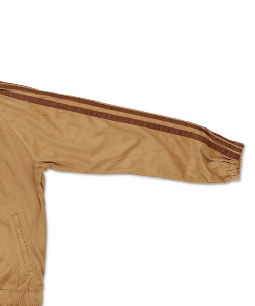 SPINNS（スピンズ）の「短丈ベロアトラックジャケット/エンブレム刺繍ロゴ/ジャージ風デザイン/ライン入り（ジャージ・メンズ・ベージュ系その他/ホワイト系その他/ブラウン系その他/グレー系その他・ONESIZE）」の11枚目の写真