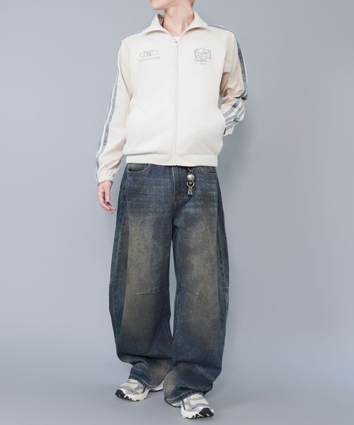 SPINNS（スピンズ）の「短丈ベロアトラックジャケット/エンブレム刺繍ロゴ/ジャージ風デザイン/ライン入り（ジャージ・メンズ・ベージュ系その他/ホワイト系その他/ブラウン系その他/グレー系その他・ONESIZE）」の21枚目の写真