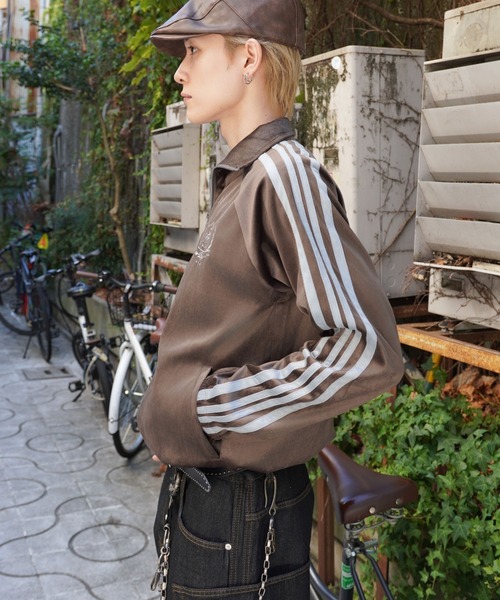 SPINNS（スピンズ）の「短丈ベロアトラックジャケット/エンブレム刺繍ロゴ/ジャージ風デザイン/ライン入り（ジャージ・メンズ・ベージュ系その他/ホワイト系その他/ブラウン系その他/グレー系その他・ONESIZE）」の15枚目の写真