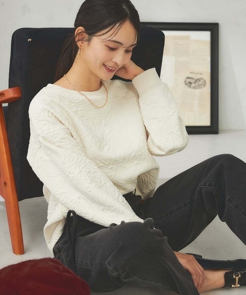 a.v.v(アーヴェヴェ)の「フクレジャガードクロップドトップス(Tシャツ/カットソー・レディース・アイボリー/ボルドー・40/38)」の2枚目の写真