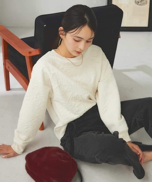 a.v.v(アーヴェヴェ)の「フクレジャガードクロップドトップス(Tシャツ/カットソー・レディース・アイボリー/ボルドー・40/38)」の9枚目の写真