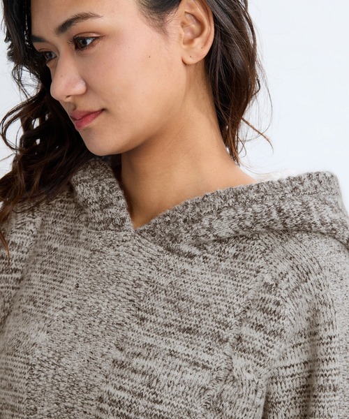 BILLABONG（ビラボン）の「BILLABONG レディース RAGLAN KNIT HOODIE セーター 【2025年秋冬モデル】 @autumn/ビラボンセットアップ対応フードボアプルオーバーニットパーカー・フーディー（ニット/セーター・レディース・アイボリー/スミクロ・MEDIUM/LARGE）」の5枚目の写真