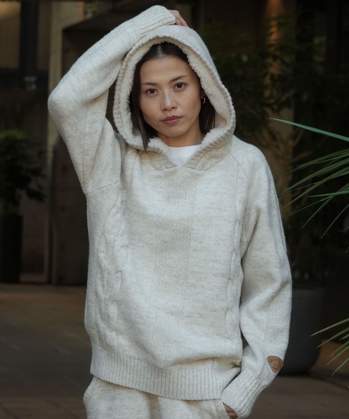 BILLABONG（ビラボン）の「BILLABONG レディース RAGLAN KNIT HOODIE セーター 【2025年秋冬モデル】 @autumn/ビラボンセットアップ対応フードボアプルオーバーニットパーカー・フーディー（ニット/セーター・レディース・アイボリー/スミクロ・MEDIUM/LARGE）」の12枚目の写真