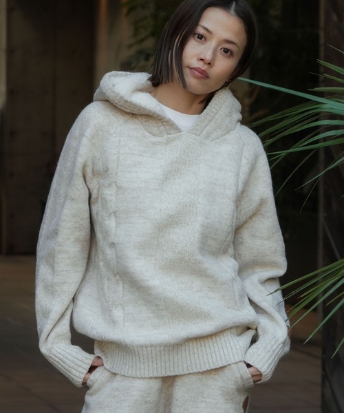 BILLABONG（ビラボン）の「BILLABONG レディース RAGLAN KNIT HOODIE セーター 【2025年秋冬モデル】 @autumn/ビラボンセットアップ対応フードボアプルオーバーニットパーカー・フーディー（ニット/セーター・レディース・アイボリー/スミクロ・MEDIUM/LARGE）」の11枚目の写真