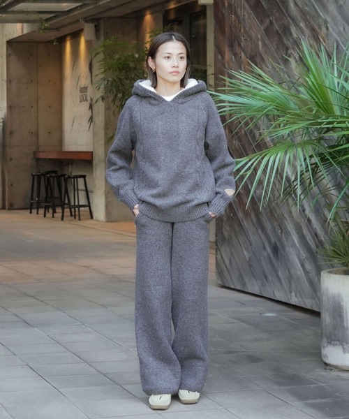 BILLABONG（ビラボン）の「BILLABONG レディース RAGLAN KNIT HOODIE セーター 【2025年秋冬モデル】 @autumn/ビラボンセットアップ対応フードボアプルオーバーニットパーカー・フーディー（ニット/セーター・レディース・アイボリー/スミクロ・MEDIUM/LARGE）」の17枚目の写真