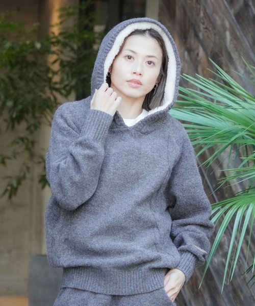 BILLABONG（ビラボン）の「BILLABONG レディース RAGLAN KNIT HOODIE セーター 【2025年秋冬モデル】 @autumn/ビラボンセットアップ対応フードボアプルオーバーニットパーカー・フーディー（ニット/セーター・レディース・アイボリー/スミクロ・MEDIUM/LARGE）」の19枚目の写真