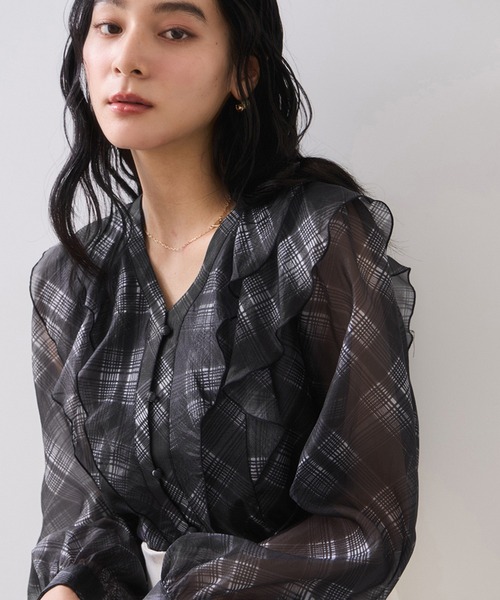 VIS(ビス)の「フロントフリルシアーチェックブラウス/イージーケア(シャツ/ブラウス・レディース・ブラック系その他/ベージュ系その他・FREE)」の1枚目の写真